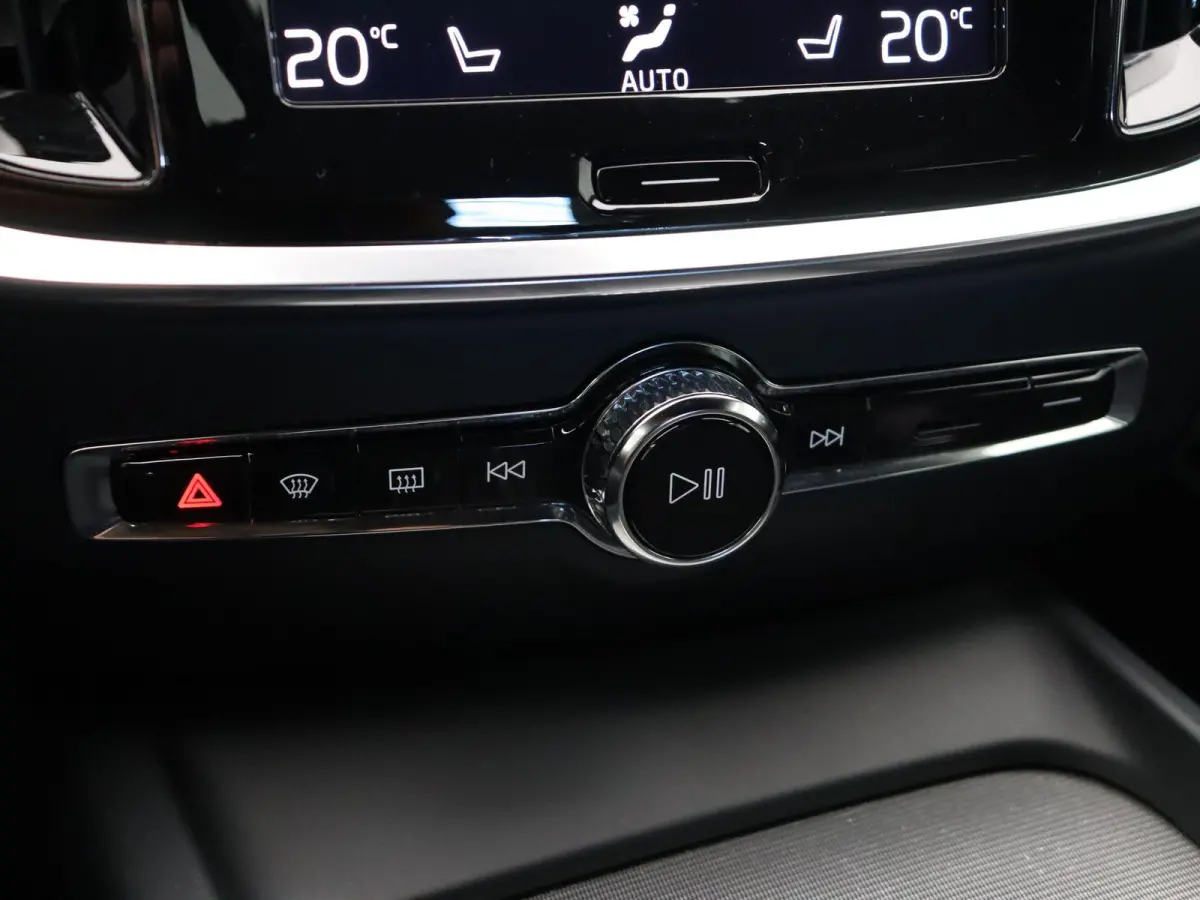 2.0 T4 R-Design | Trekhaak | Elektrische Stoelverstelling met Memory | Achteruitrijcamera |