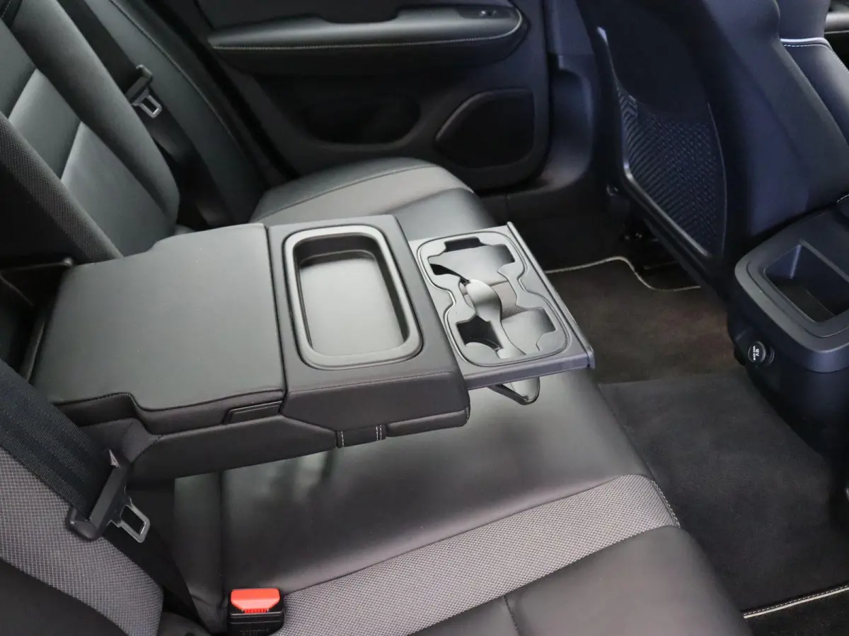 2.0 T4 R-Design | Trekhaak | Elektrische Stoelverstelling met Memory | Achteruitrijcamera |
