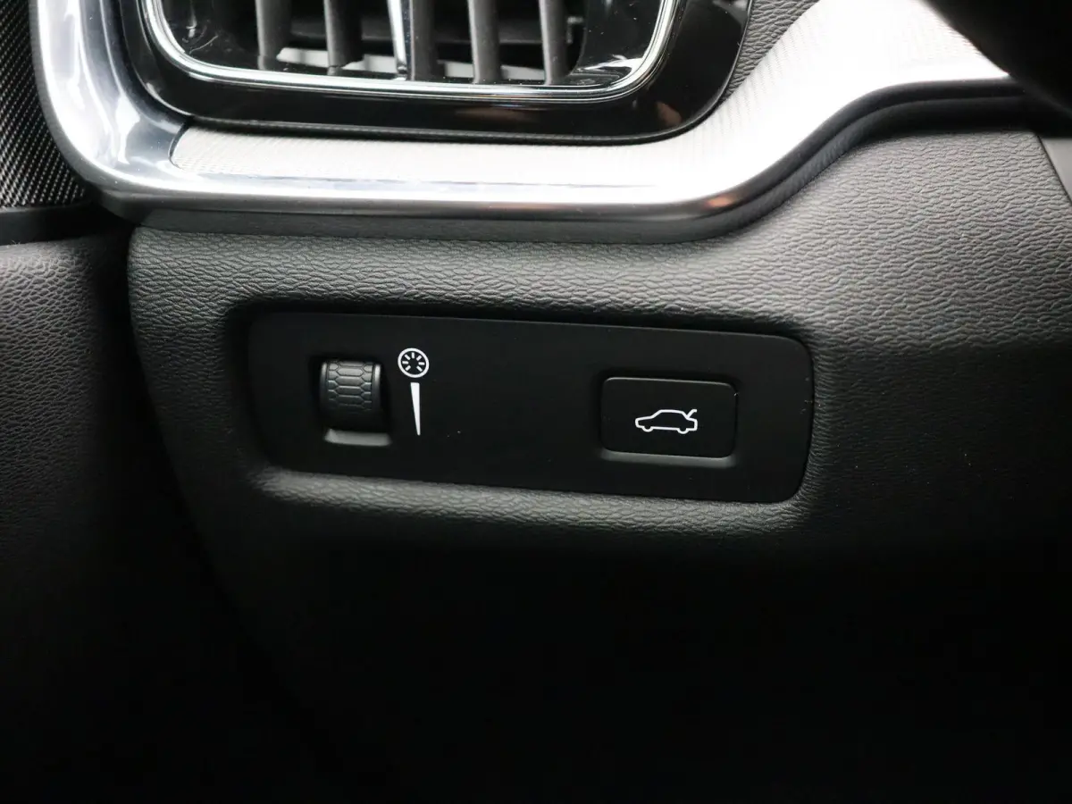 2.0 T4 R-Design | Trekhaak | Elektrische Stoelverstelling met Memory | Achteruitrijcamera |