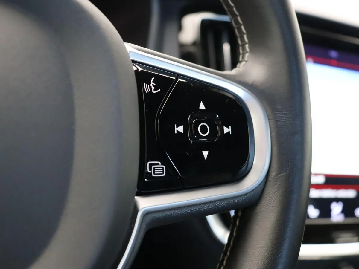2.0 T4 R-Design | Trekhaak | Elektrische Stoelverstelling met Memory | Achteruitrijcamera |
