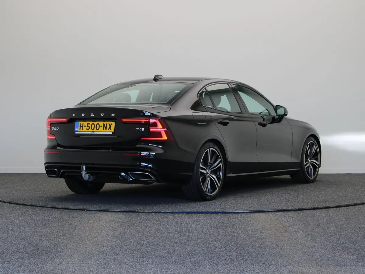 2.0 T4 R-Design | Trekhaak | Elektrische Stoelverstelling met Memory | Achteruitrijcamera |