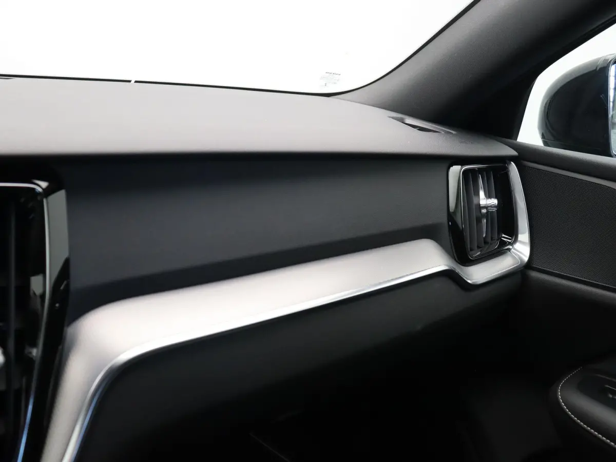 2.0 T4 R-Design | Trekhaak | Elektrische Stoelverstelling met Memory | Achteruitrijcamera |