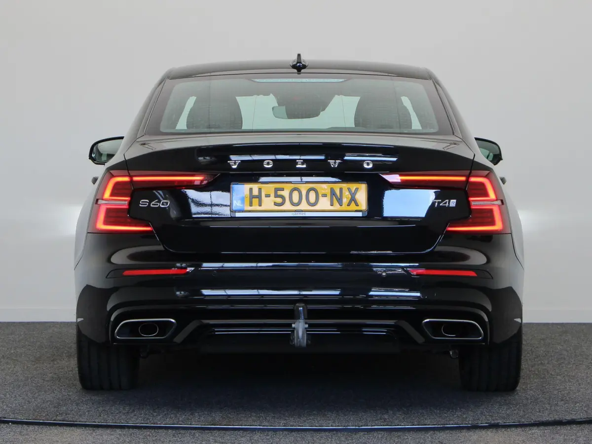 2.0 T4 R-Design | Trekhaak | Elektrische Stoelverstelling met Memory | Achteruitrijcamera |