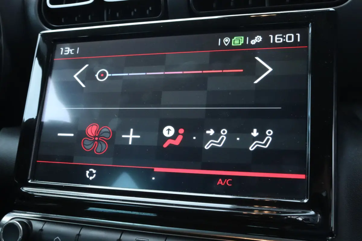 1.2 Turbo Feel | Cruise Control | Camera | Navigatie | Carplay | Airco | LED