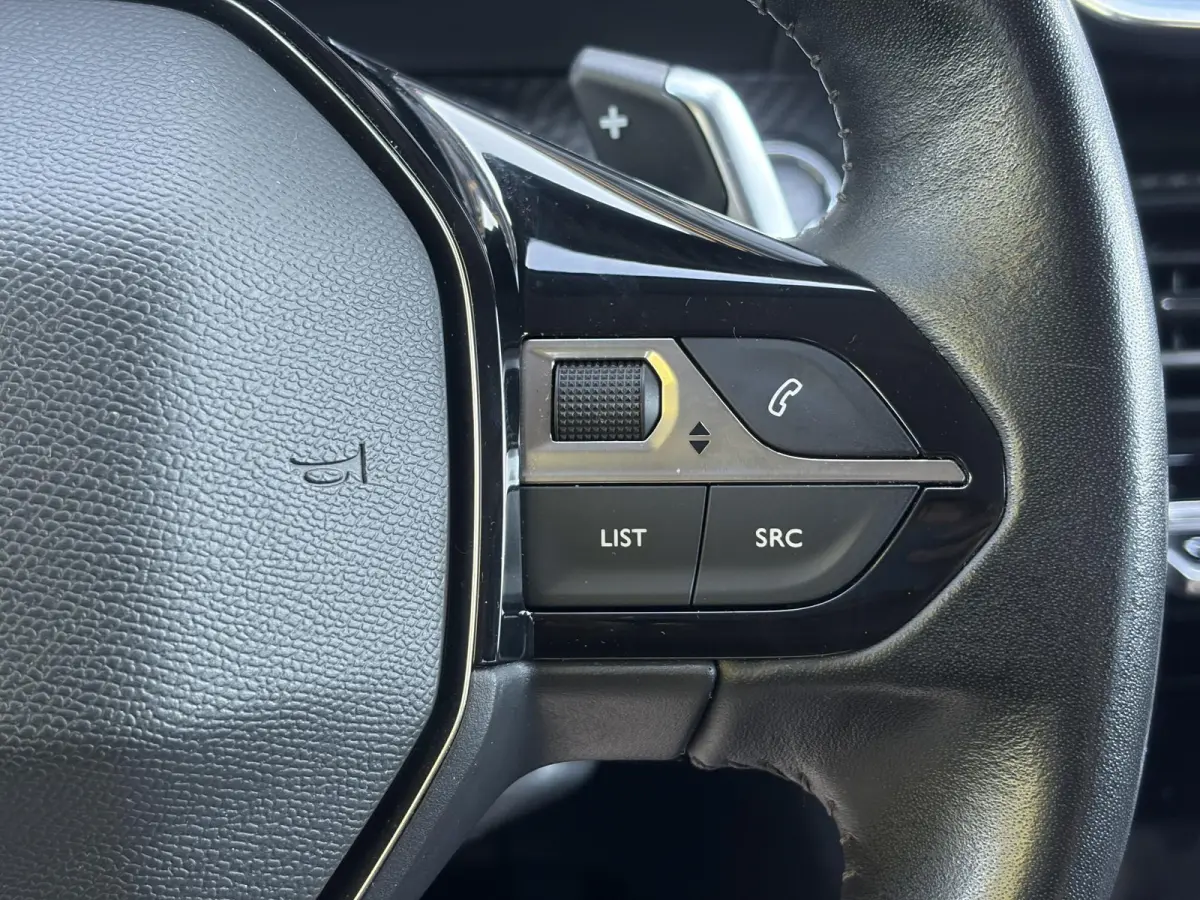 1.2 PureTech Allure ✓Recent beurt gehad✓D-riem vv in 06-2025✓360° Camera✓Draadloze telefoonlader✓Carplay✓Keyless✓Automaat✓Trekhaak✓Halfleder✓Navi✓Clima✓Cruise✓131p
