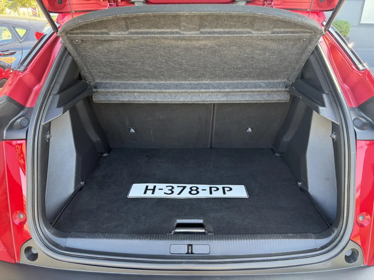 1.2 PureTech Allure ✓Recent beurt gehad✓D-riem vv in 06-2025✓360° Camera✓Draadloze telefoonlader✓Carplay✓Keyless✓Automaat✓Trekhaak✓Halfleder✓Navi✓Clima✓Cruise✓131p