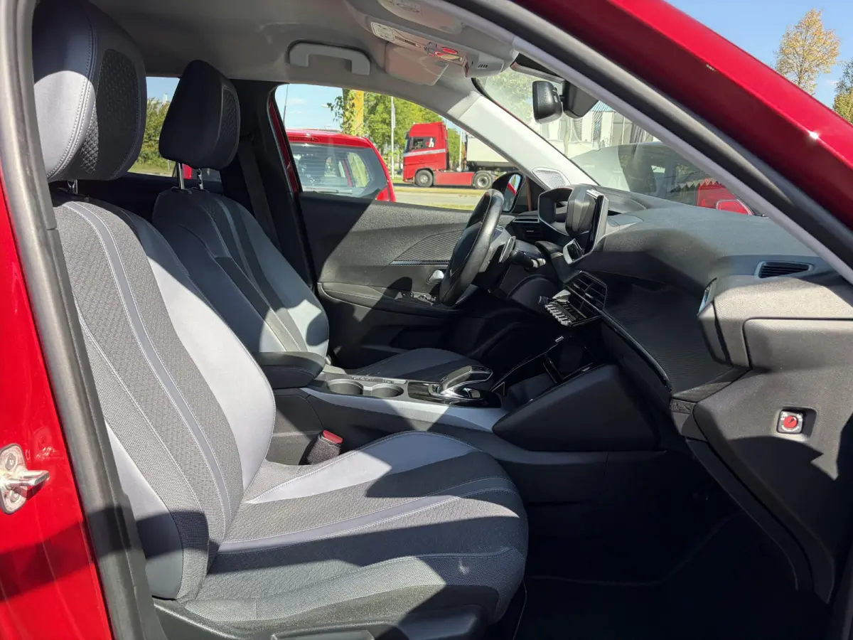 1.2 PureTech Allure ✓Recent beurt gehad✓D-riem vv in 06-2025✓360° Camera✓Draadloze telefoonlader✓Carplay✓Keyless✓Automaat✓Trekhaak✓Halfleder✓Navi✓Clima✓Cruise✓131p