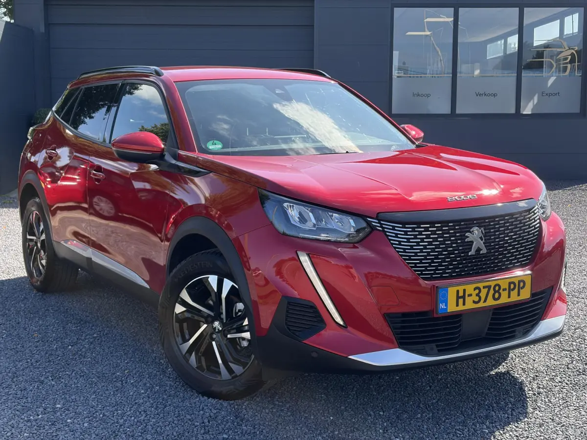 1.2 PureTech Allure ✓Recent beurt gehad✓D-riem vv in 06-2025✓360° Camera✓Draadloze telefoonlader✓Carplay✓Keyless✓Automaat✓Trekhaak✓Halfleder✓Navi✓Clima✓Cruise✓131p