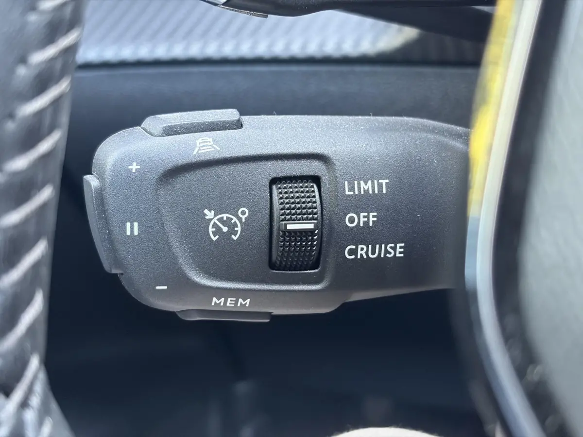 1.2 PureTech Allure ✓Recent beurt gehad✓D-riem vv in 06-2025✓360° Camera✓Draadloze telefoonlader✓Carplay✓Keyless✓Automaat✓Trekhaak✓Halfleder✓Navi✓Clima✓Cruise✓131p