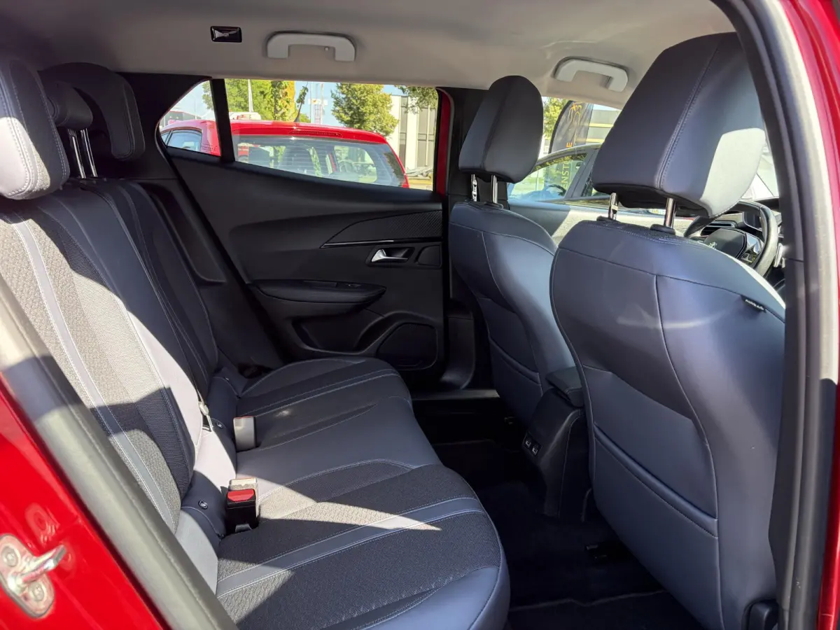 1.2 PureTech Allure ✓Recent beurt gehad✓D-riem vv in 06-2025✓360° Camera✓Draadloze telefoonlader✓Carplay✓Keyless✓Automaat✓Trekhaak✓Halfleder✓Navi✓Clima✓Cruise✓131p