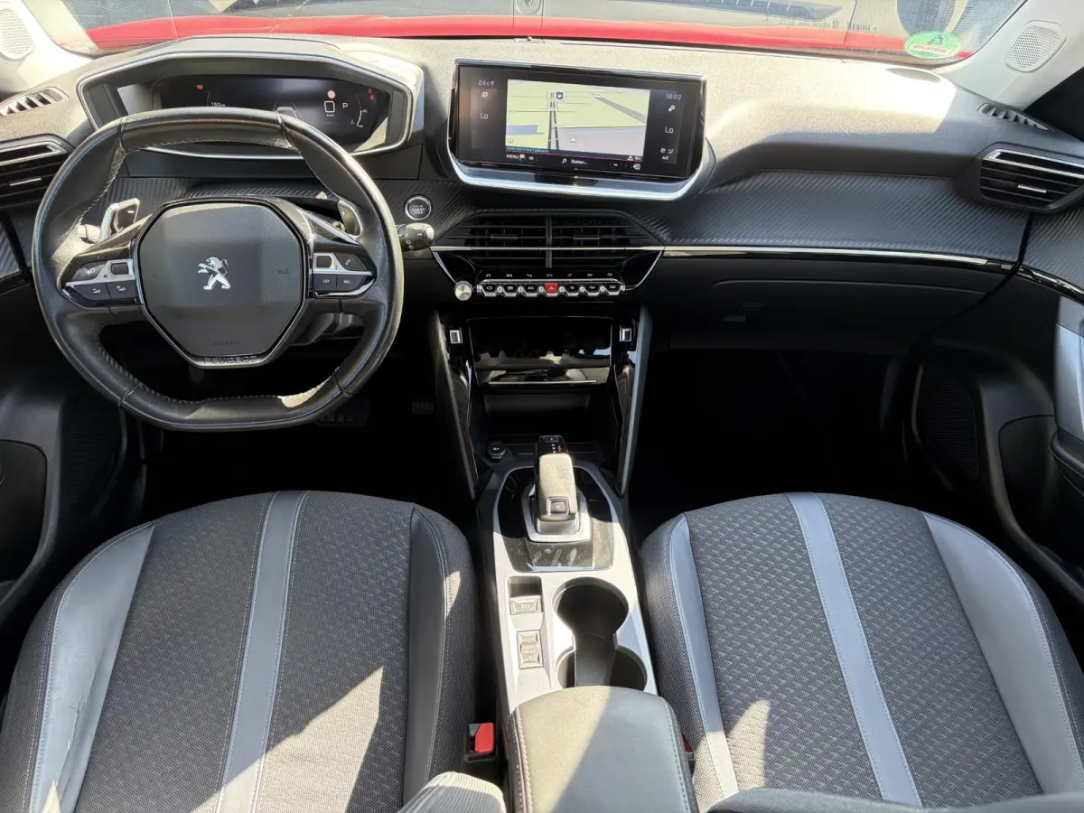 1.2 PureTech Allure ✓Recent beurt gehad✓D-riem vv in 06-2025✓360° Camera✓Draadloze telefoonlader✓Carplay✓Keyless✓Automaat✓Trekhaak✓Halfleder✓Navi✓Clima✓Cruise✓131p