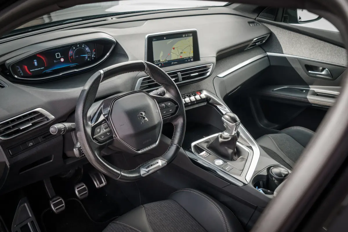 1.2 PureTech GT Line | LED | 3D-I-Cockpit | Afn. Trekhaak | Carplay | 19" LMV
