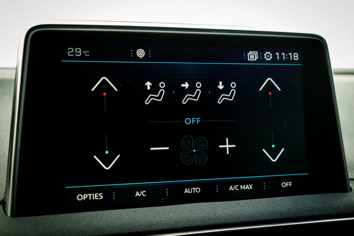 1.2 PureTech GT Line | LED | 3D-I-Cockpit | Afn. Trekhaak | Carplay | 19" LMV