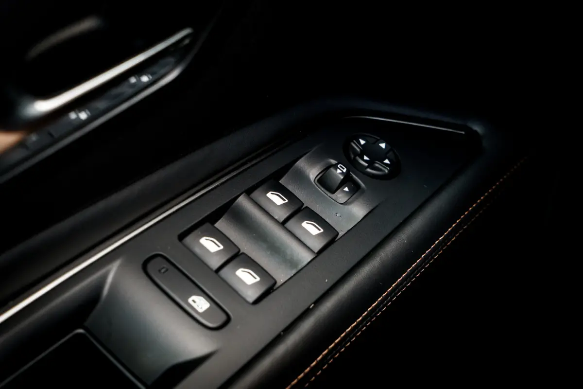 1.2 PureTech GT Line | LED | 3D-I-Cockpit | Afn. Trekhaak | Carplay | 19" LMV