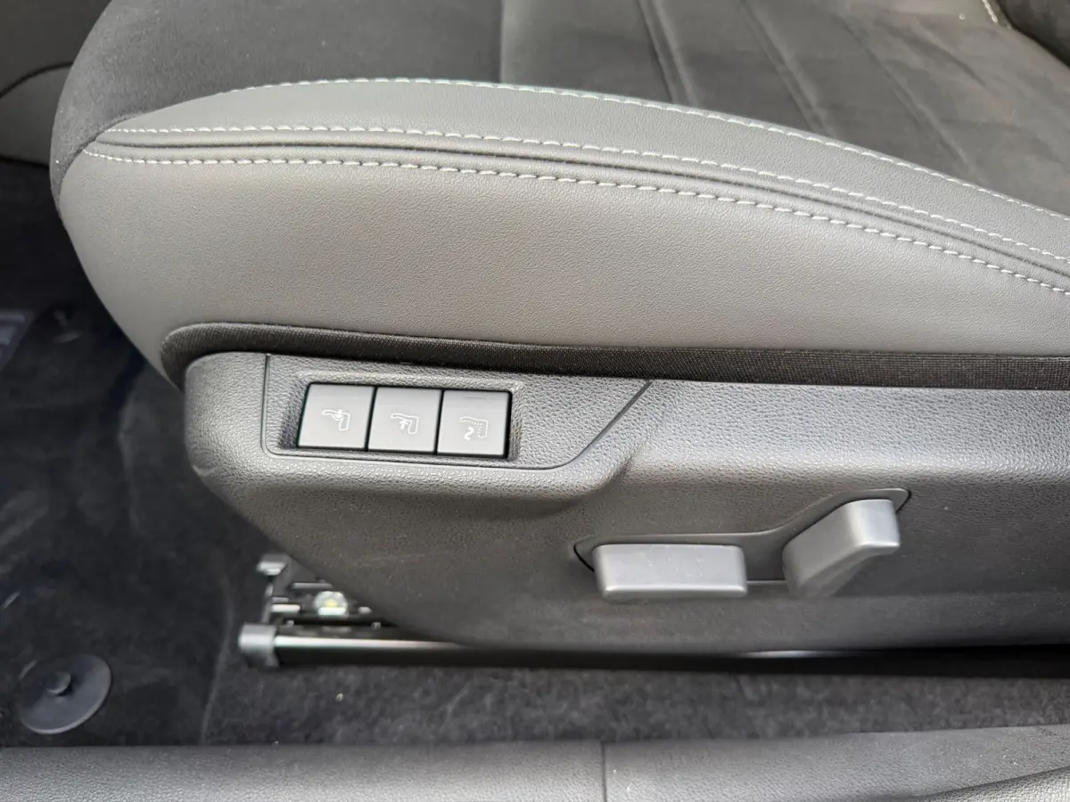 1.2 Hybrid Sport 145PK | Automaat | Leder/Alcantara | CarPlay | Massage | 2 jaar garantie