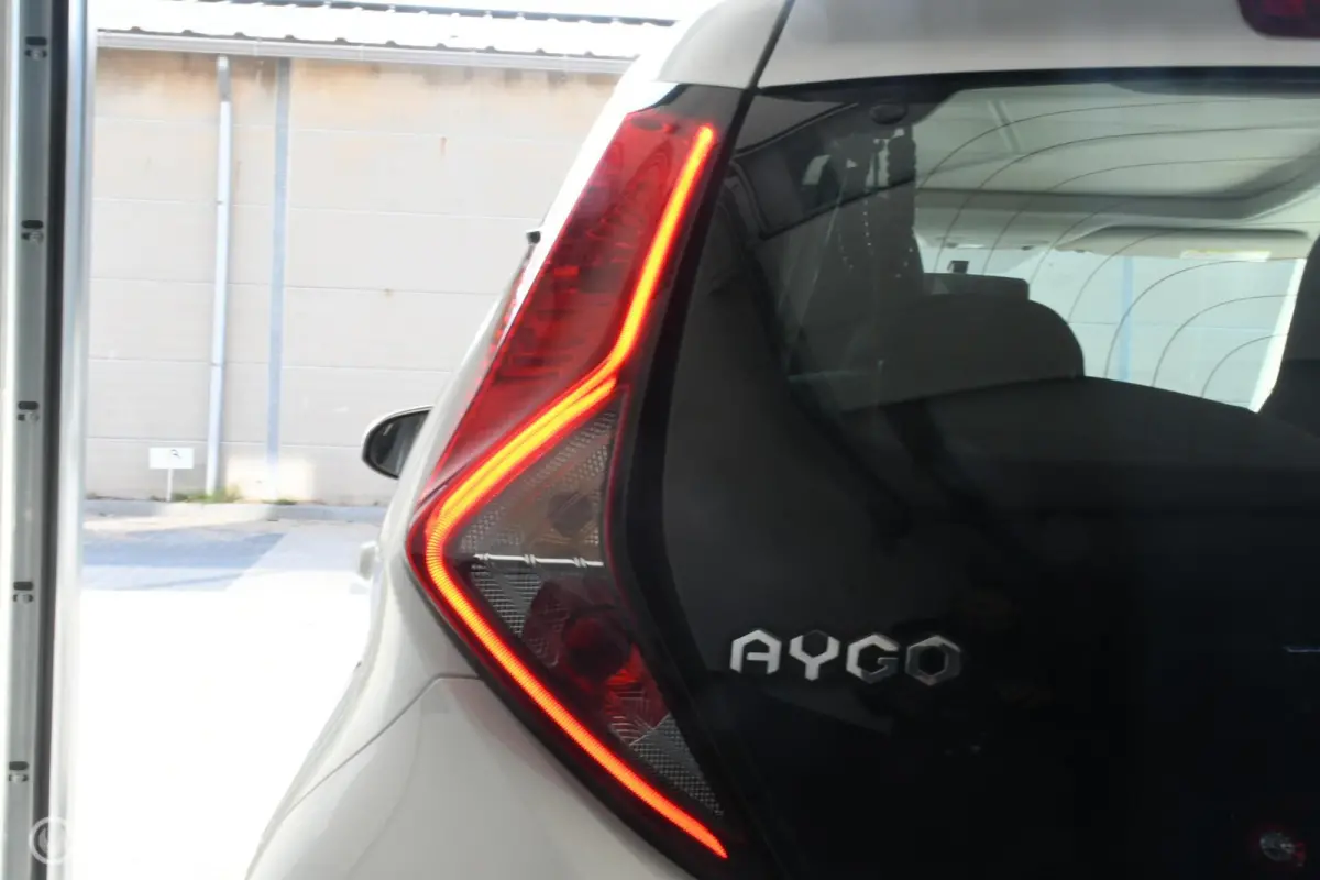 1.0 VVT-i x-play|AIRCO|CARPLAY|OPENDAK