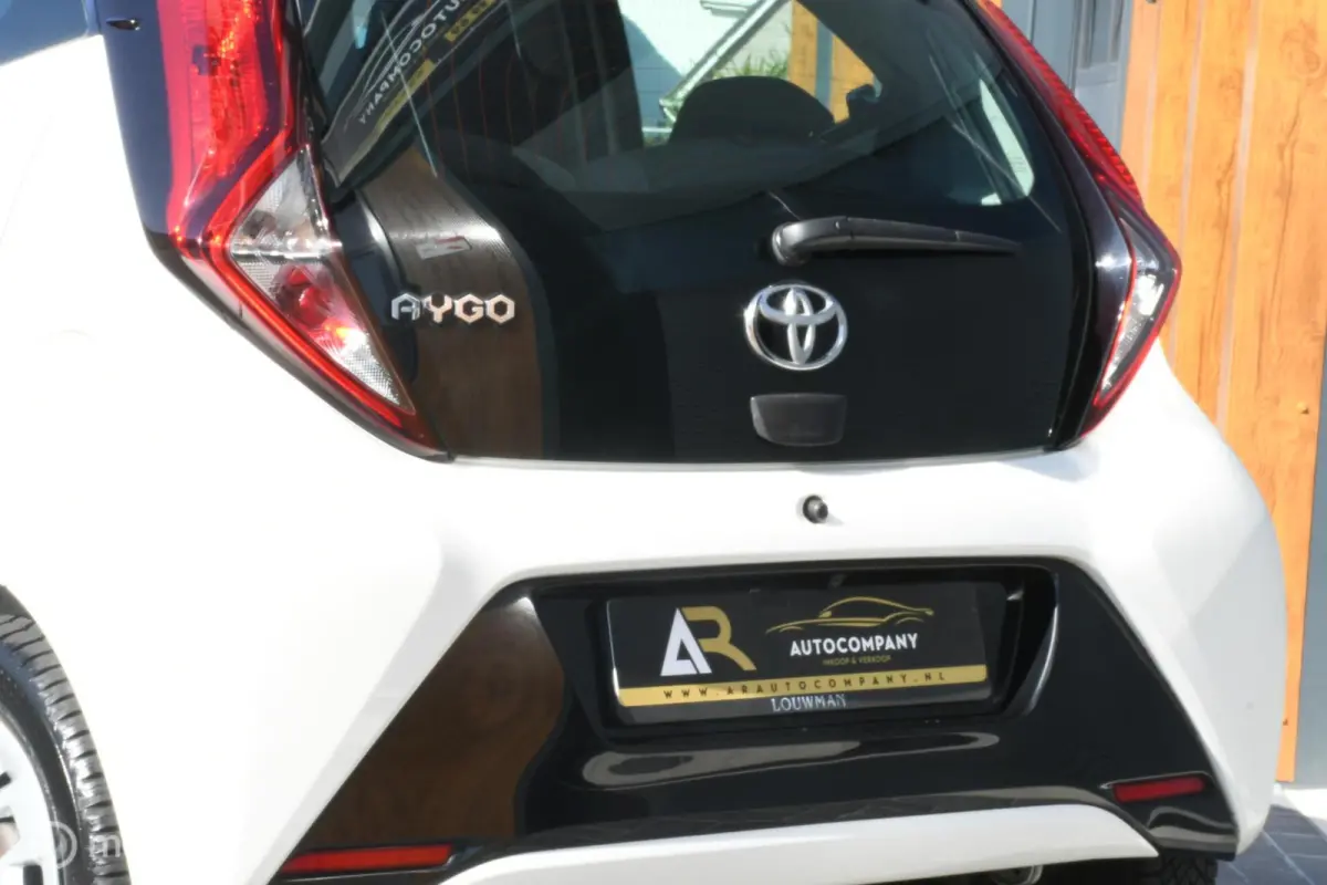 1.0 VVT-i x-play|AIRCO|CARPLAY|OPENDAK