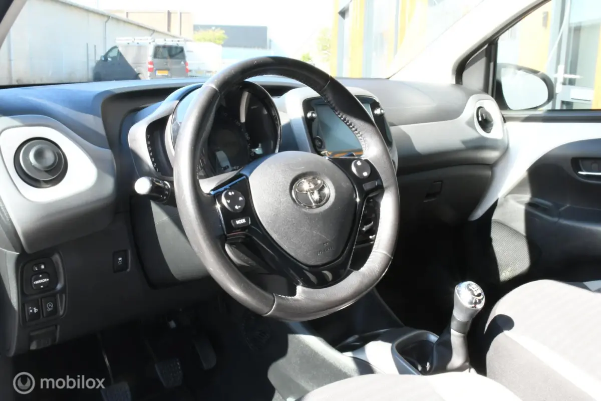 1.0 VVT-i x-play|AIRCO|CARPLAY|OPENDAK