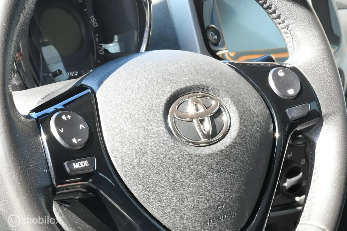 1.0 VVT-i x-play|AIRCO|CARPLAY|OPENDAK