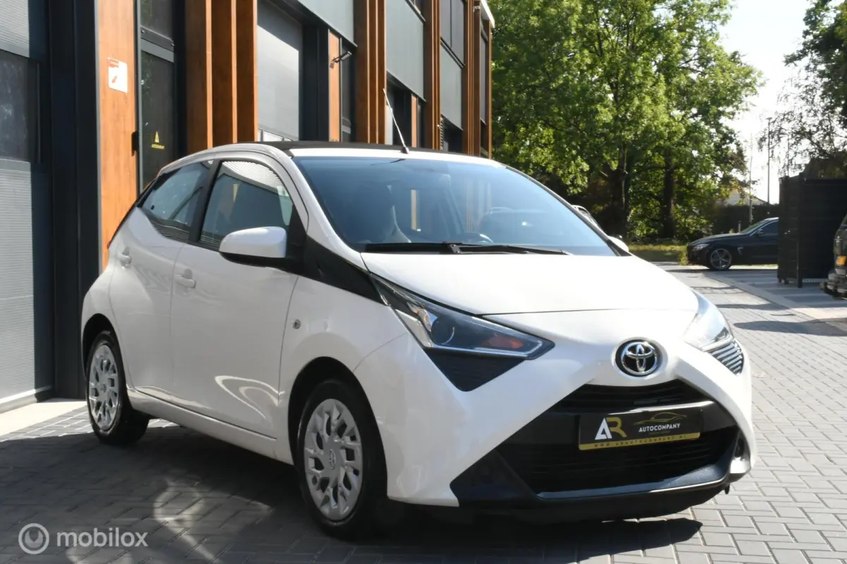 1.0 VVT-i x-play|AIRCO|CARPLAY|OPENDAK