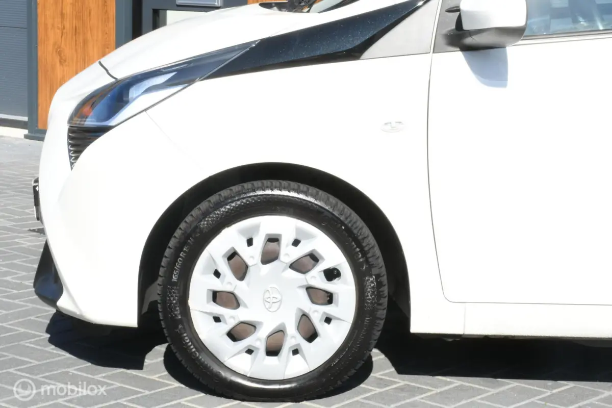 1.0 VVT-i x-play|AIRCO|CARPLAY|OPENDAK