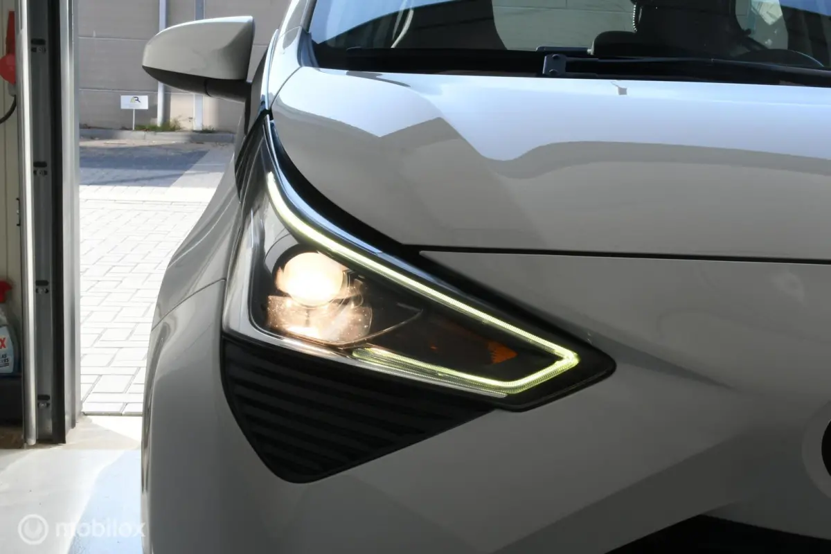 1.0 VVT-i x-play|AIRCO|CARPLAY|OPENDAK