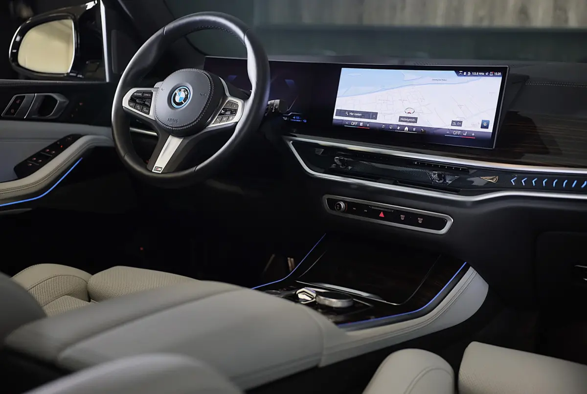 XDrive50e M Line / Head Up / Memory / Leder / HK / Open Pano / 360 Camera / Dode Hoek / Luchtvering / 22 Inch
