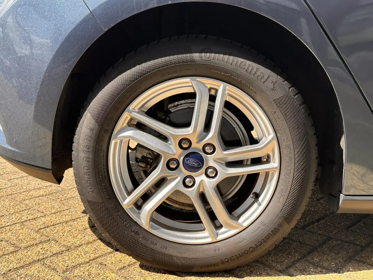 1.0 EcoBoost Trend Edition Business 125PK | NL AUTO | NAP | Onderhoudshistorie | Parkeersensoren Voor en Achter | Airco | Navigatie | Cruise Control | Lichtmetalen Velgen | 2 Sleutels |