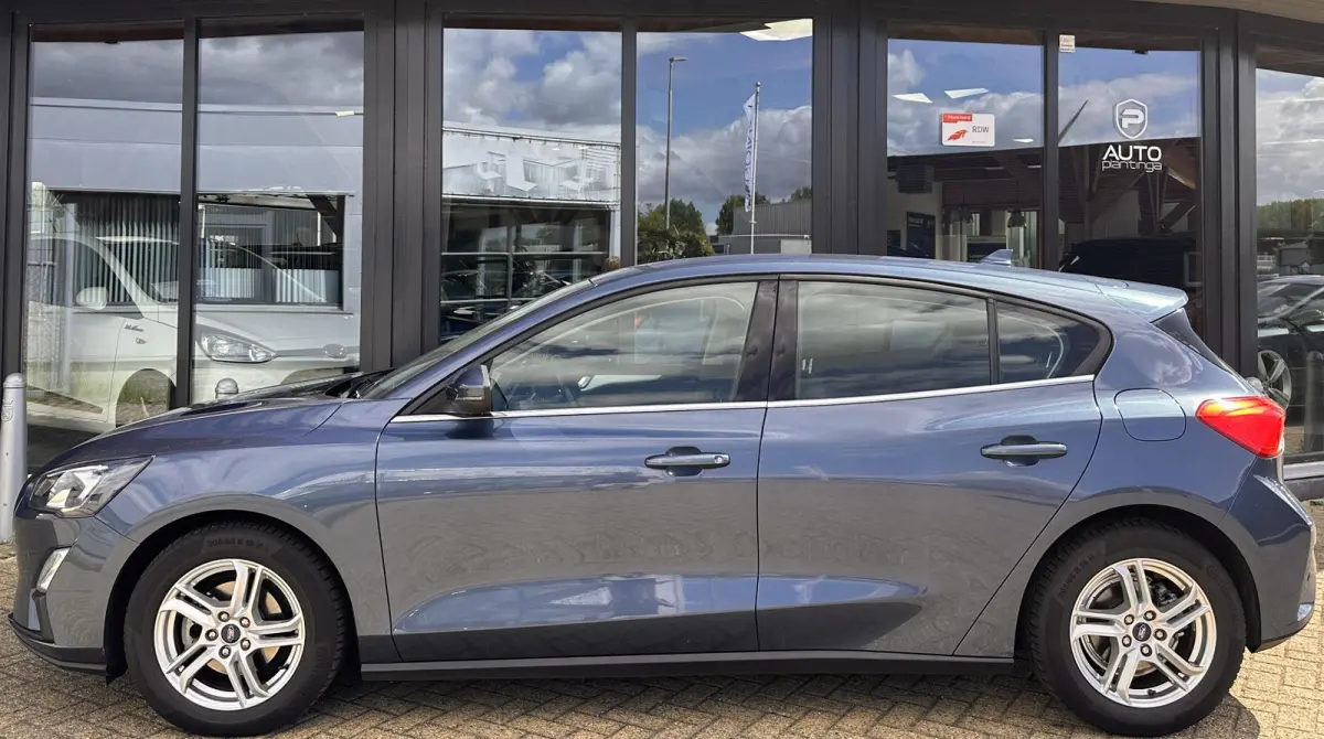 1.0 EcoBoost Trend Edition Business 125PK | NL AUTO | NAP | Onderhoudshistorie | Parkeersensoren Voor en Achter | Airco | Navigatie | Cruise Control | Lichtmetalen Velgen | 2 Sleutels |