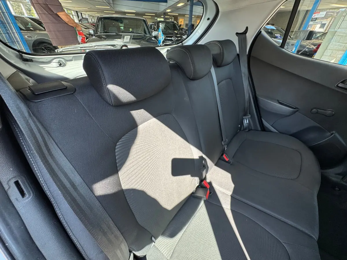 1.0i i-Motion Premium 2017 5drs AIRCO APK NAP!