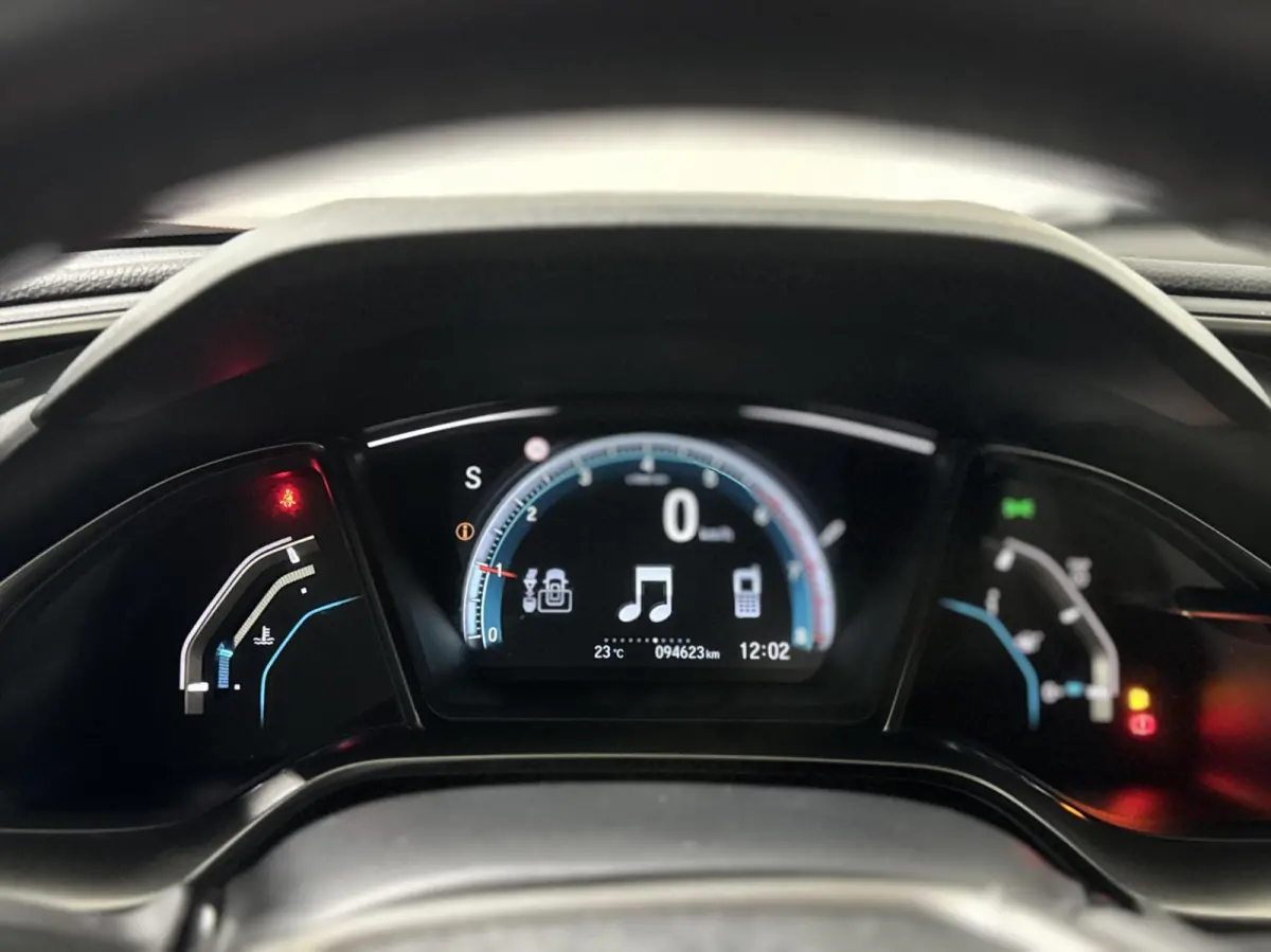 1.0 i-VTEC Executive|PANO|KEYLESS|LANE ASSIST