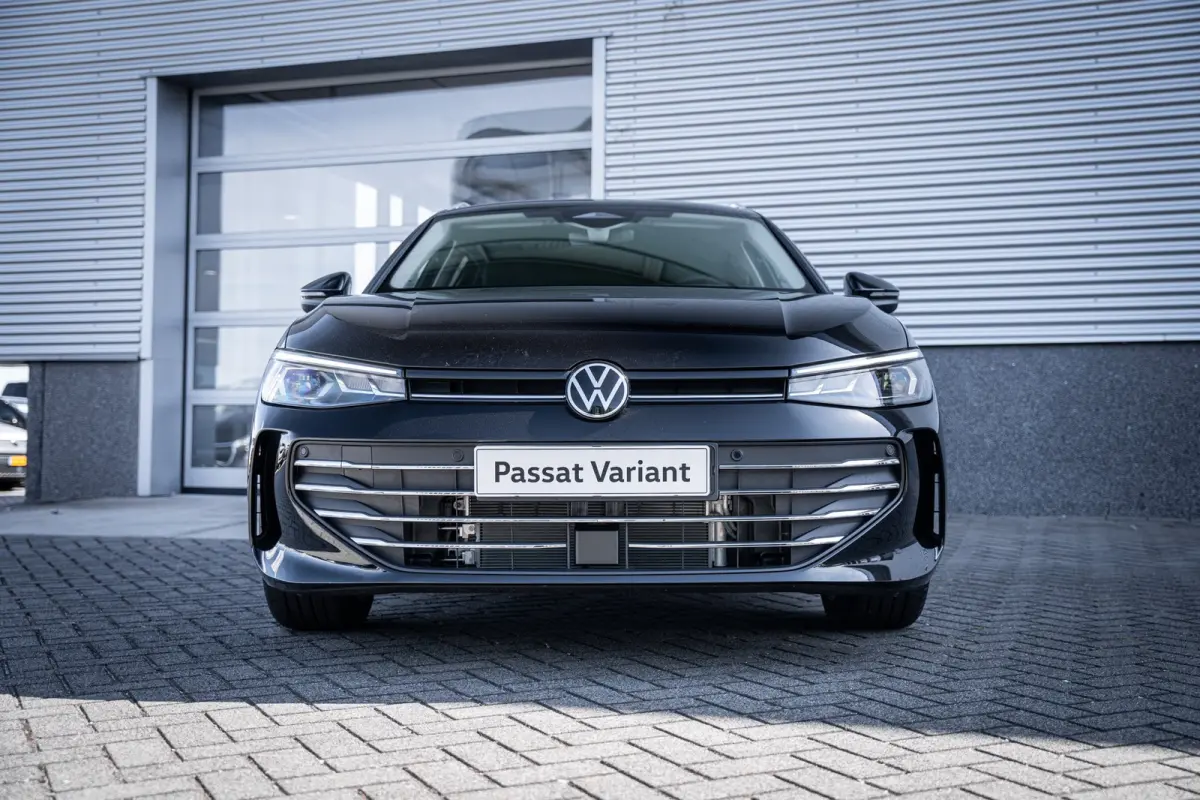 Business - eHybrid | 'App-Connect' draadloze smartphone integratie | Afstandscontrolesysteem (Front Assist) | Automatische afstandsregeling (Adaptive Cruise Control)