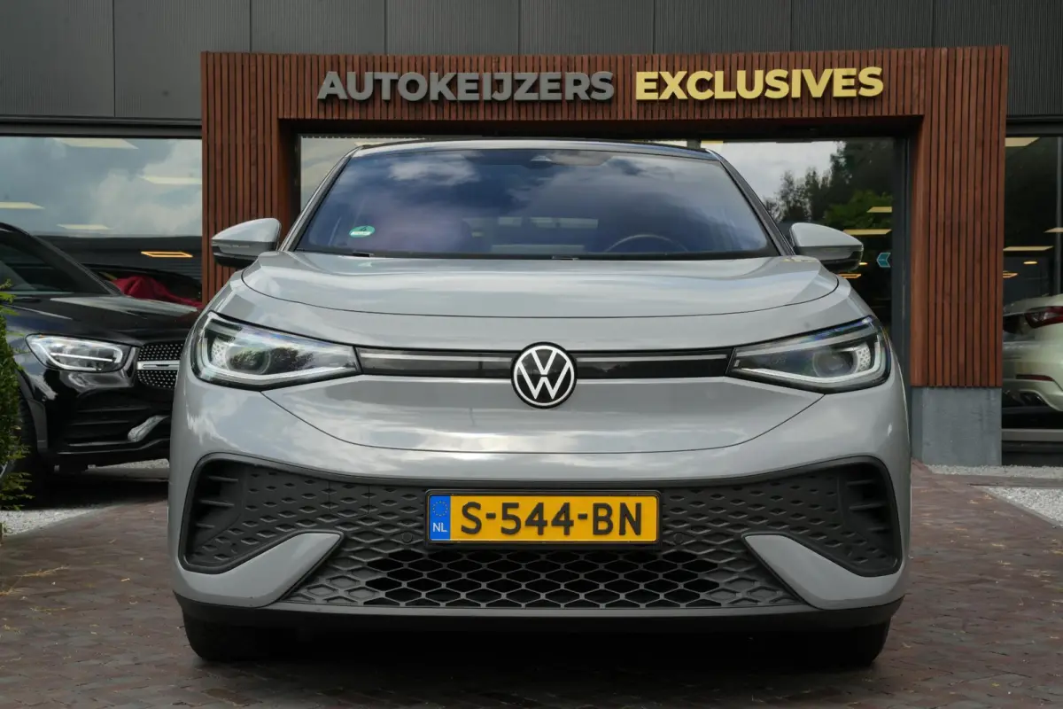 ID.5 Pro 77 kWh Warmtepomp Emergency braking DAB Stuurwiel verwarmd Sfeerverlichting Verkeersborddetectie Getint glas Grootlicht ass. Botsherkenning Navi