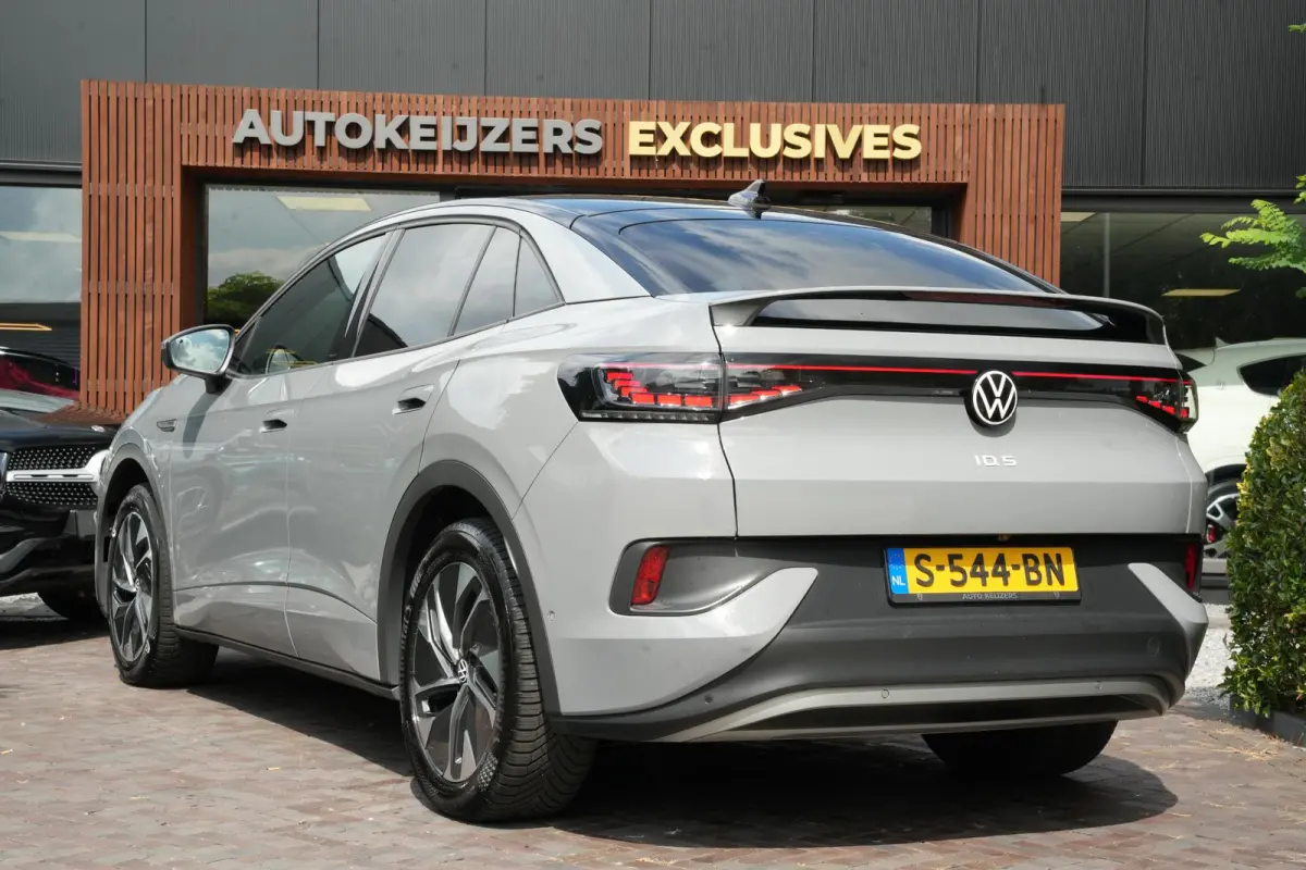 ID.5 Pro 77 kWh Warmtepomp Emergency braking DAB Stuurwiel verwarmd Sfeerverlichting Verkeersborddetectie Getint glas Grootlicht ass. Botsherkenning Navi