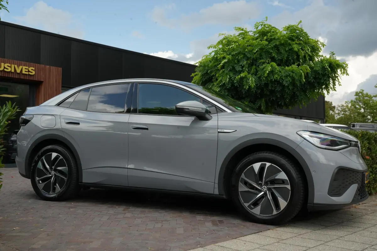 ID.5 Pro 77 kWh Warmtepomp Emergency braking DAB Stuurwiel verwarmd Sfeerverlichting Verkeersborddetectie Getint glas Grootlicht ass. Botsherkenning Navi