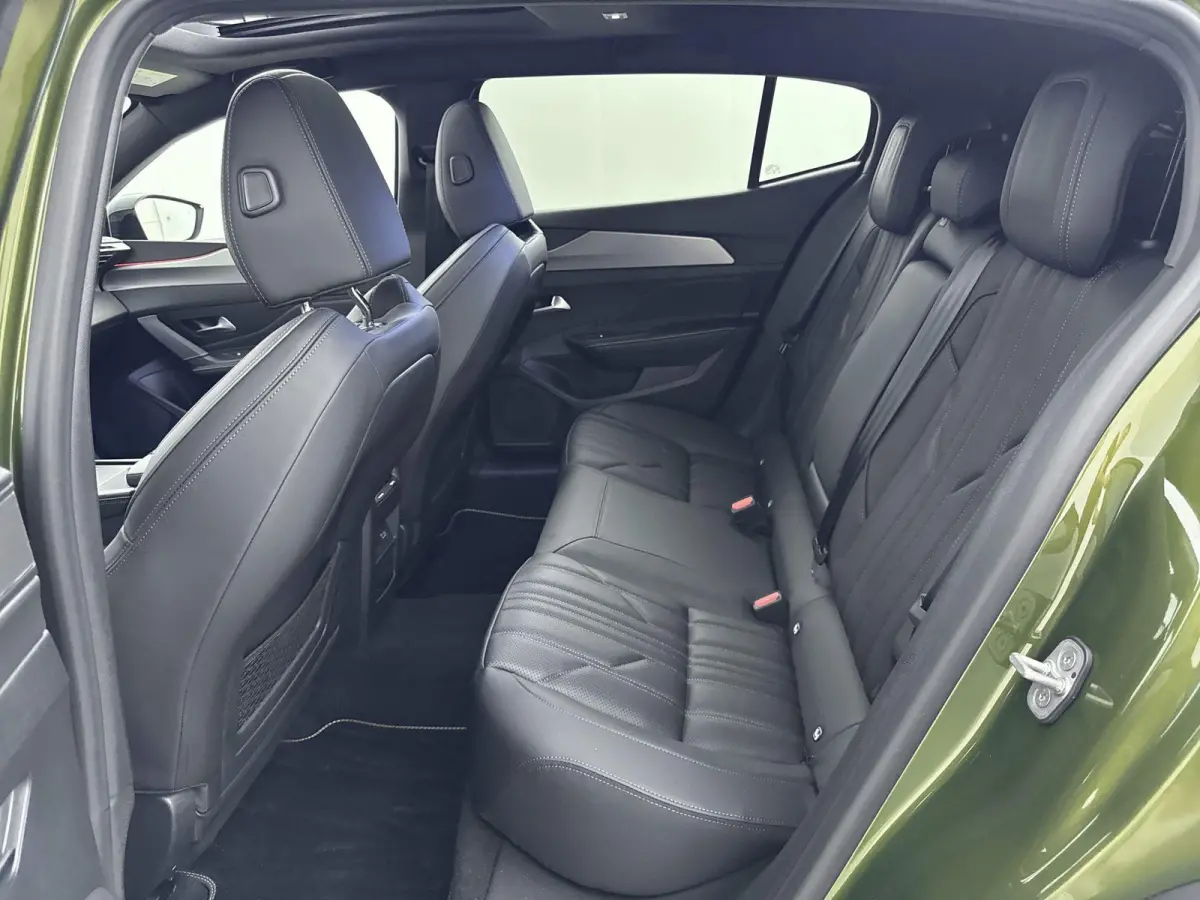 GT Exclusive 58 kWh 213pk | Demo deal! | Lederen bekleding | Schuif- / kanteldak | Adaptieve cruise control | Elektrische achterklep |