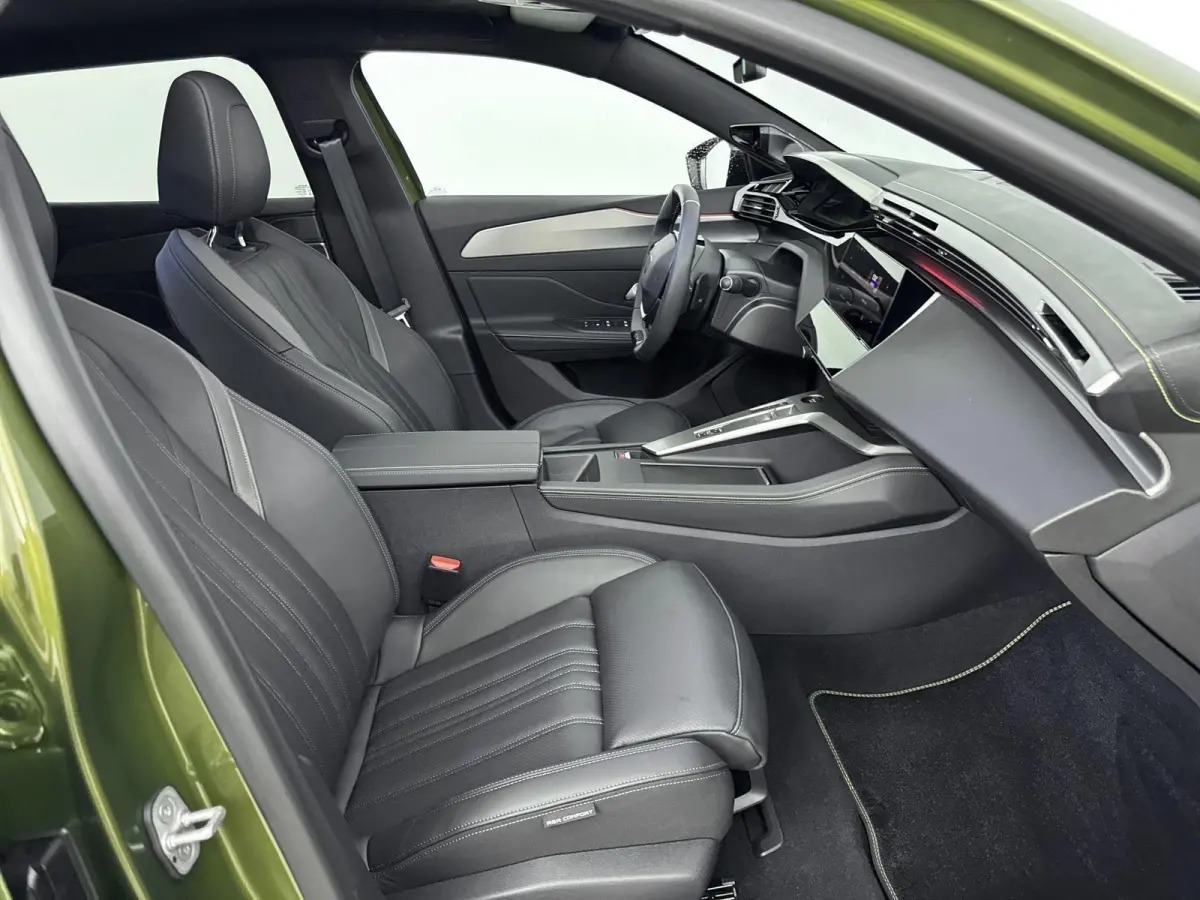 GT Exclusive 58 kWh 213pk | Demo deal! | Lederen bekleding | Schuif- / kanteldak | Adaptieve cruise control | Elektrische achterklep |