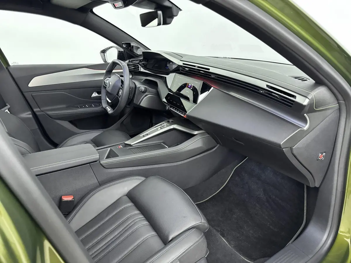 GT Exclusive 58 kWh 213pk | Demo deal! | Lederen bekleding | Schuif- / kanteldak | Adaptieve cruise control | Elektrische achterklep |
