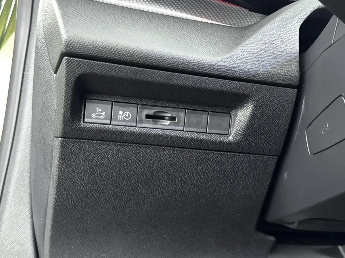 GT Exclusive 58 kWh 213pk | Demo deal! | Lederen bekleding | Schuif- / kanteldak | Adaptieve cruise control | Elektrische achterklep |