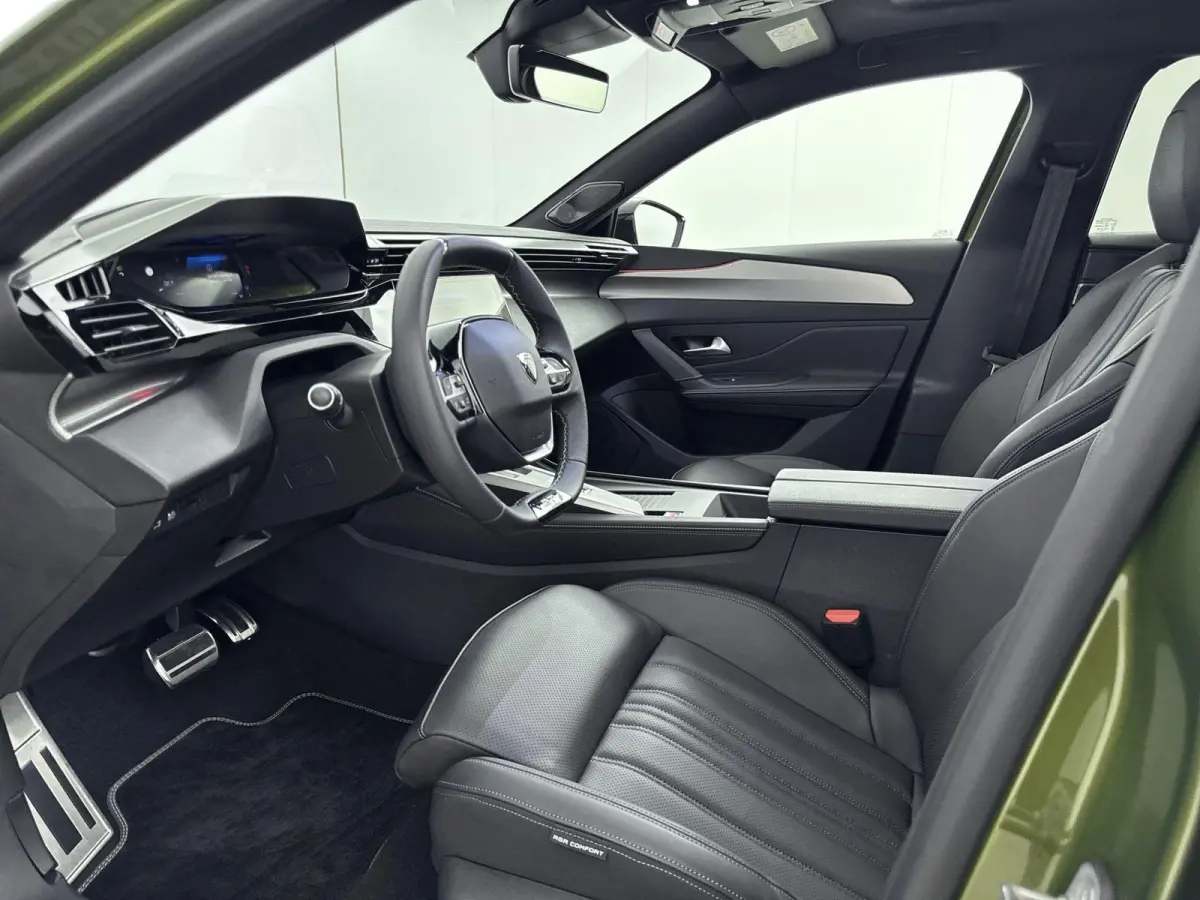 GT Exclusive 58 kWh 213pk | Demo deal! | Lederen bekleding | Schuif- / kanteldak | Adaptieve cruise control | Elektrische achterklep |
