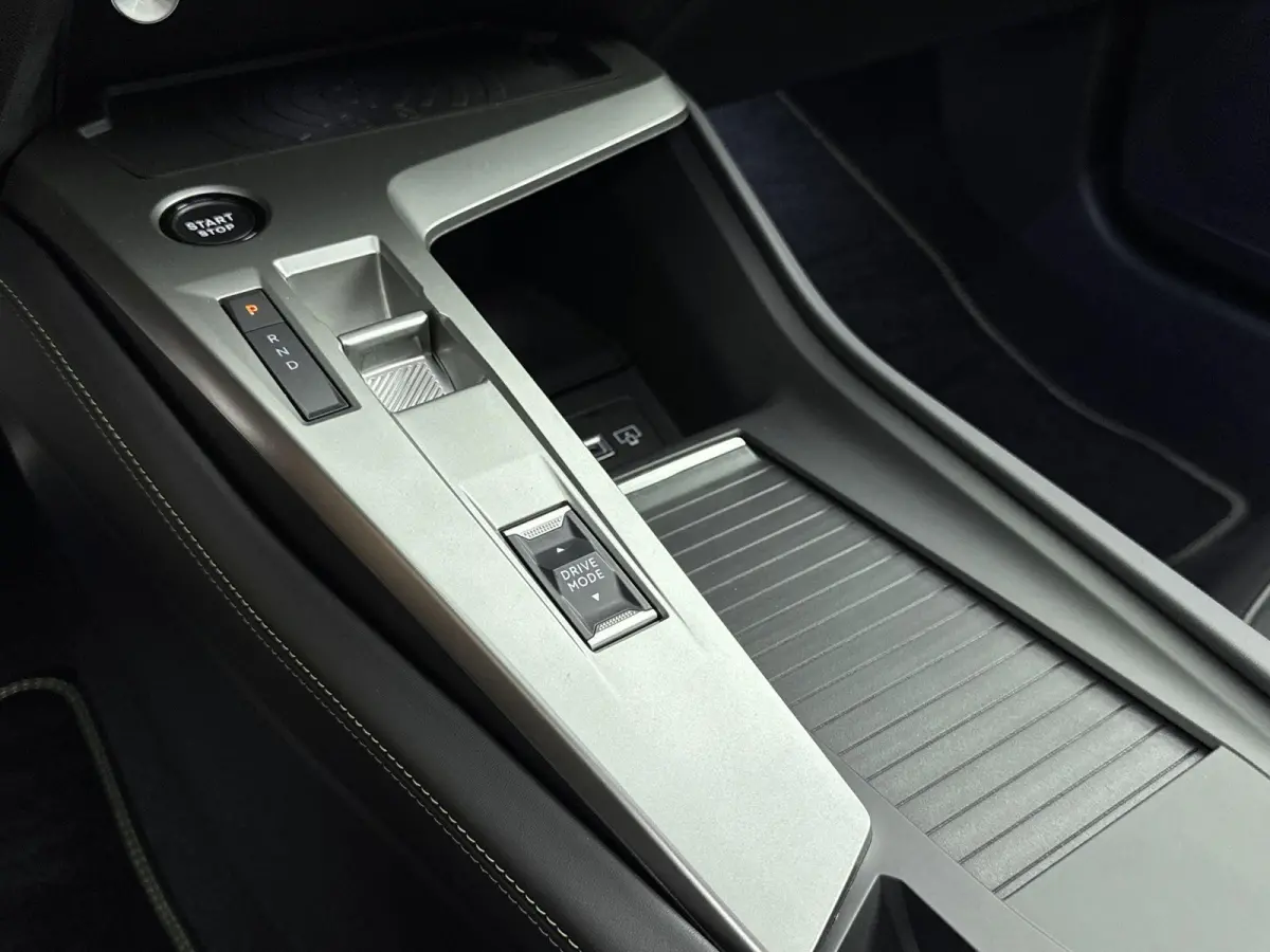 GT Exclusive 58 kWh 213pk | Demo deal! | Lederen bekleding | Schuif- / kanteldak | Adaptieve cruise control | Elektrische achterklep |