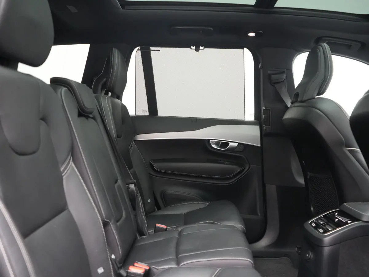 T8 Recharge AWD Plus Dark Long Range 7 Persoons PHEV 456pk Dealer O.H. | Trekhaak Af Fabriek | Panodak | Luchtvering | Adaptive Cruise | 360 Camera | Lederen Sportstoelen Memory & Verwarmd |