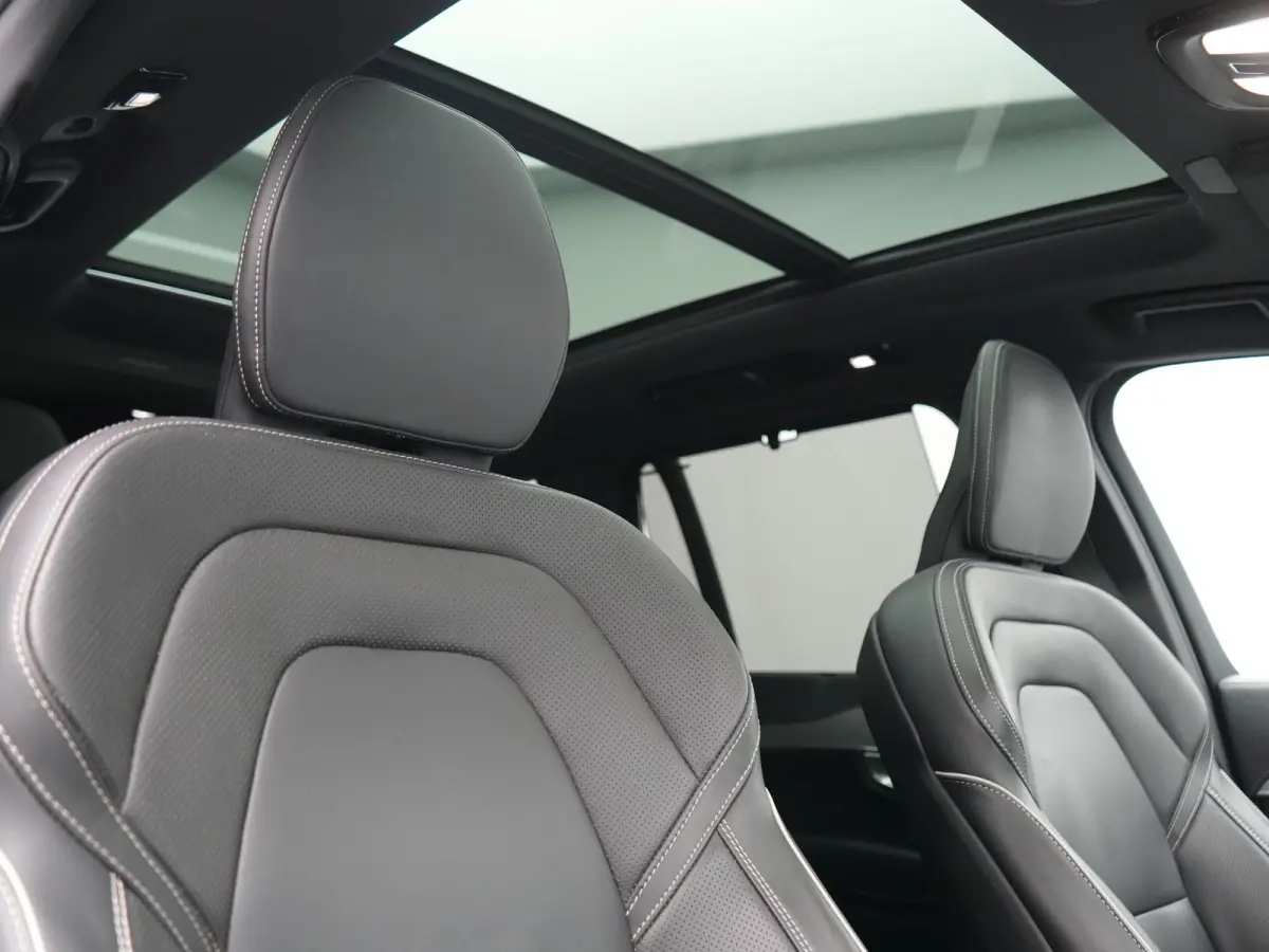 T8 Recharge AWD Plus Dark Long Range 7 Persoons PHEV 456pk Dealer O.H. | Trekhaak Af Fabriek | Panodak | Luchtvering | Adaptive Cruise | 360 Camera | Lederen Sportstoelen Memory & Verwarmd |