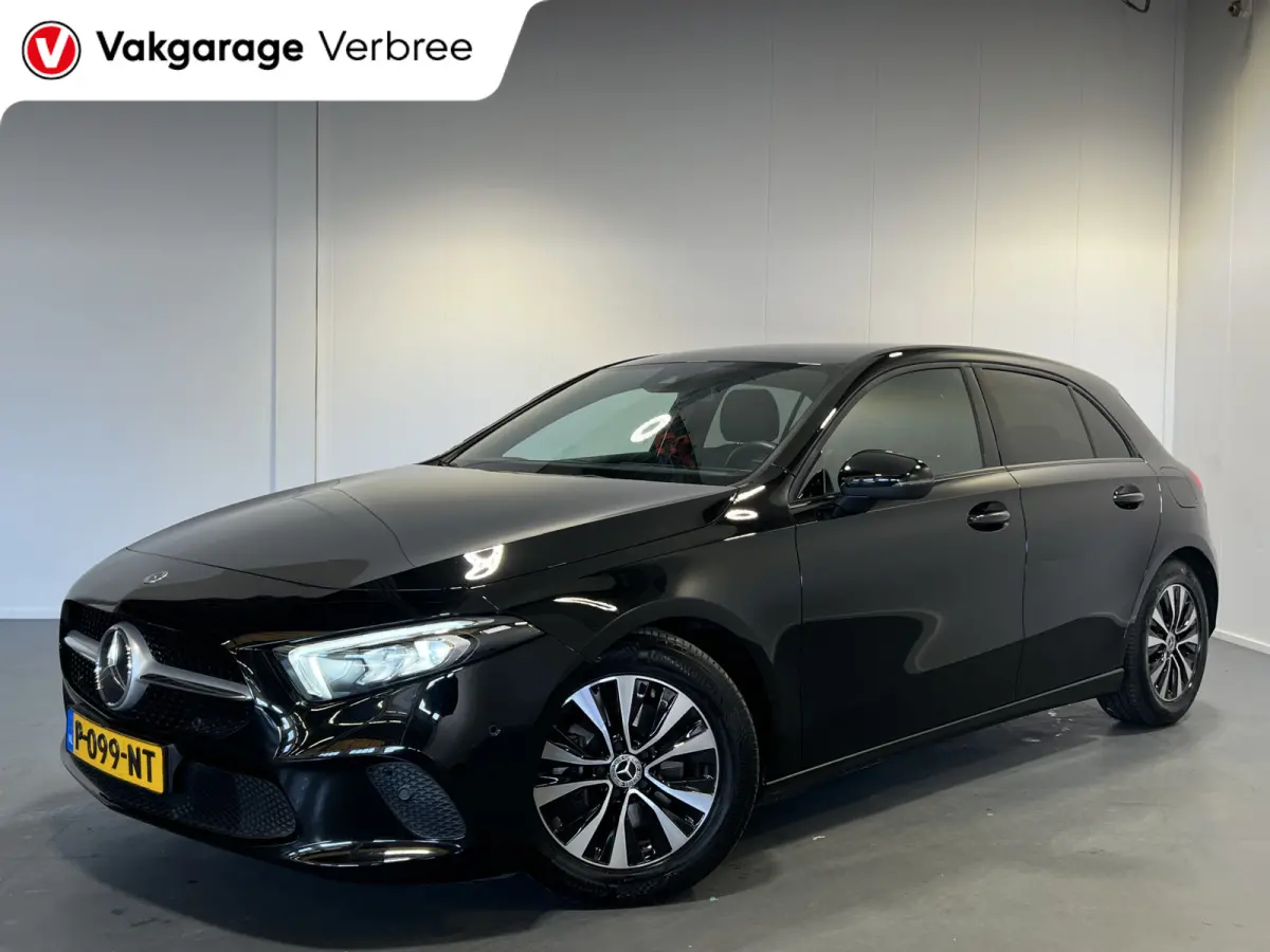 200 AMG Line | Navigatie/Android/Apple Carplay | LM Velgen 18" | Voorstoelen Verwarmd | Achteruitrijcamera | Cruise Control | AMG-Styling | Airco |