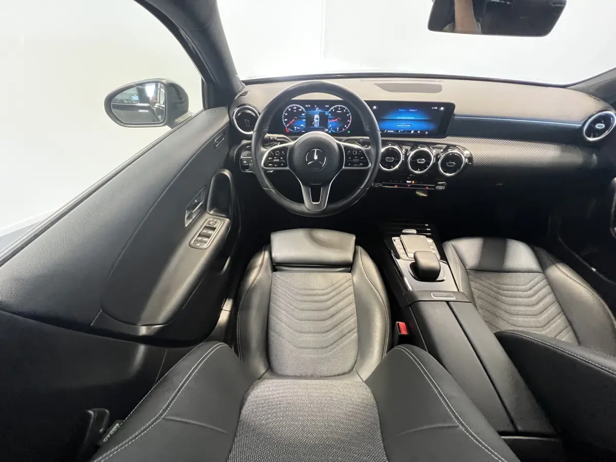 200 AMG Line | Navigatie/Android/Apple Carplay | LM Velgen 18" | Voorstoelen Verwarmd | Achteruitrijcamera | Cruise Control | AMG-Styling | Airco |