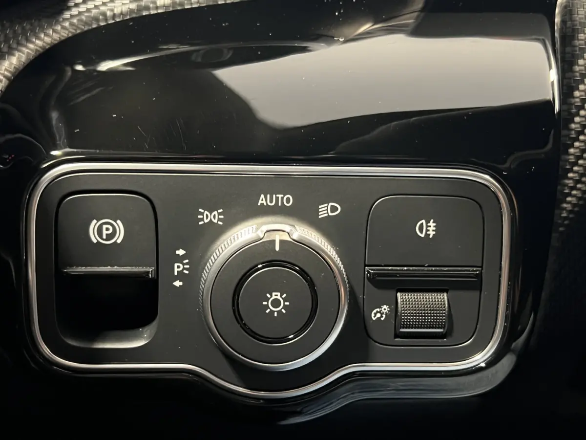 200 AMG Line | Navigatie/Android/Apple Carplay | LM Velgen 18" | Voorstoelen Verwarmd | Achteruitrijcamera | Cruise Control | AMG-Styling | Airco |