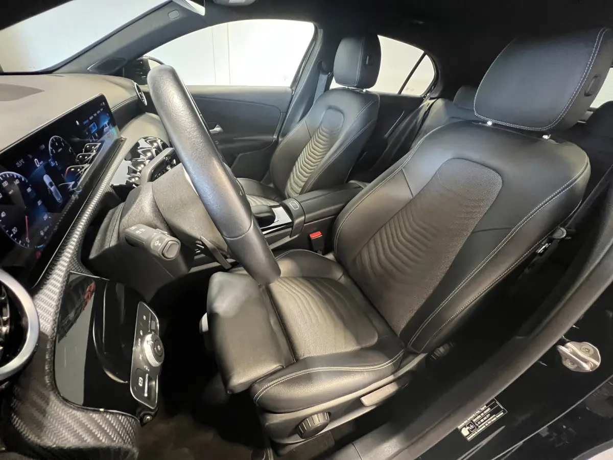 200 AMG Line | Navigatie/Android/Apple Carplay | LM Velgen 18" | Voorstoelen Verwarmd | Achteruitrijcamera | Cruise Control | AMG-Styling | Airco |
