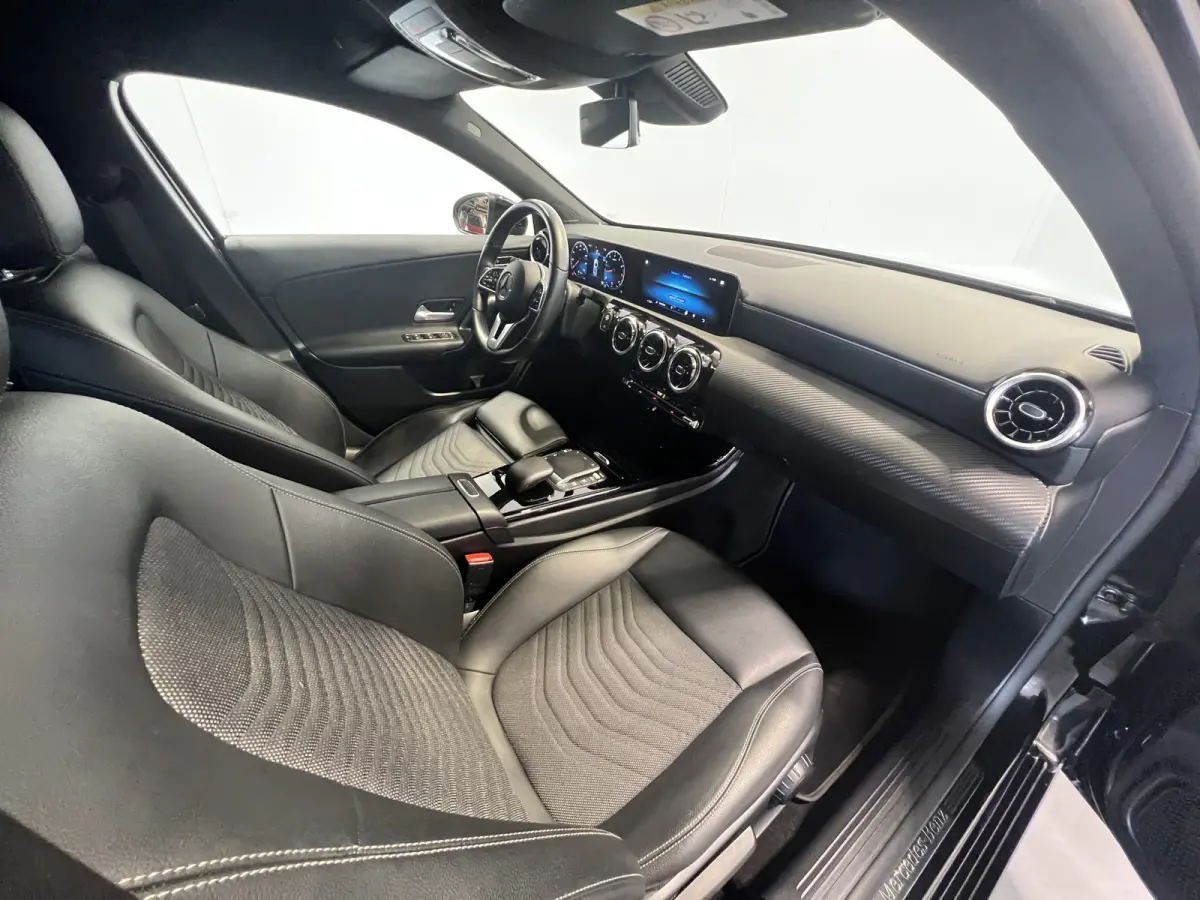 200 AMG Line | Navigatie/Android/Apple Carplay | LM Velgen 18" | Voorstoelen Verwarmd | Achteruitrijcamera | Cruise Control | AMG-Styling | Airco |
