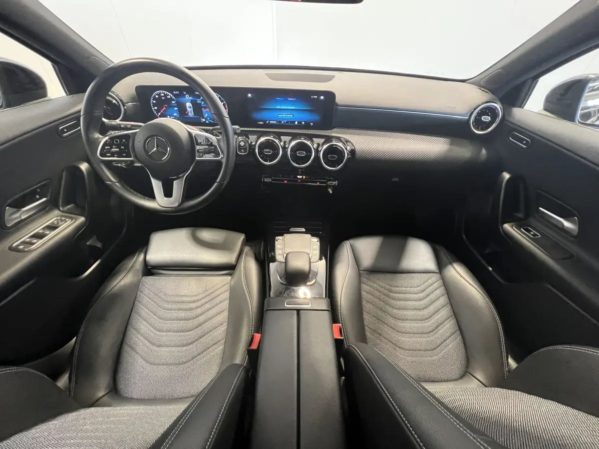 200 AMG Line | Navigatie/Android/Apple Carplay | LM Velgen 18" | Voorstoelen Verwarmd | Achteruitrijcamera | Cruise Control | AMG-Styling | Airco |