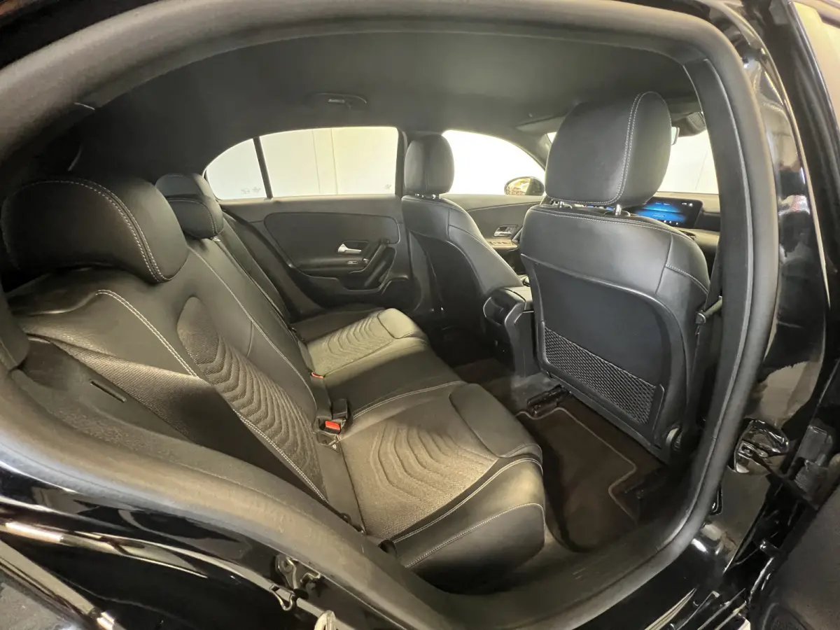200 AMG Line | Navigatie/Android/Apple Carplay | LM Velgen 18" | Voorstoelen Verwarmd | Achteruitrijcamera | Cruise Control | AMG-Styling | Airco |